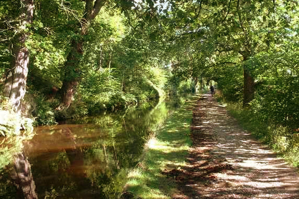 llangollen canal and path