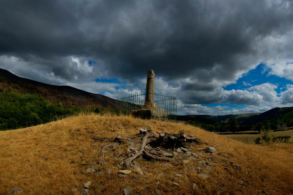 shot at the top of hill with elisegs pillar