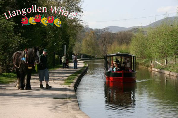 horse drawn boat on llangollen canal