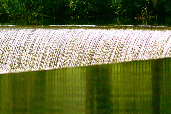 close up of water at horseshoe falls